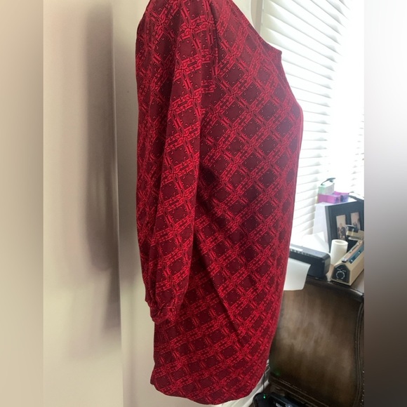 Liz Claiborne Medium Elegant Red Patterned Top P2P 22-24 - Picture 2 of 4